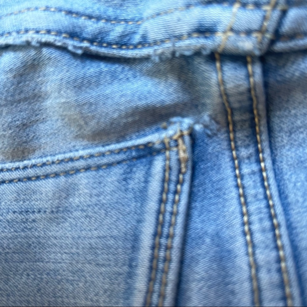 Universal Thread Distressed Thread Jeans Size 6 / 28R - Picture 9 of 12